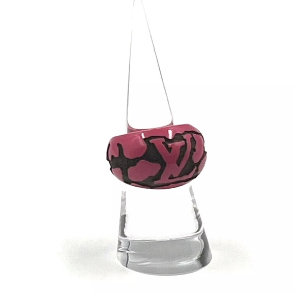 Pink LOUIS VUITTON Wood Berg Leo Monogram Ring - Picture 9 of 9